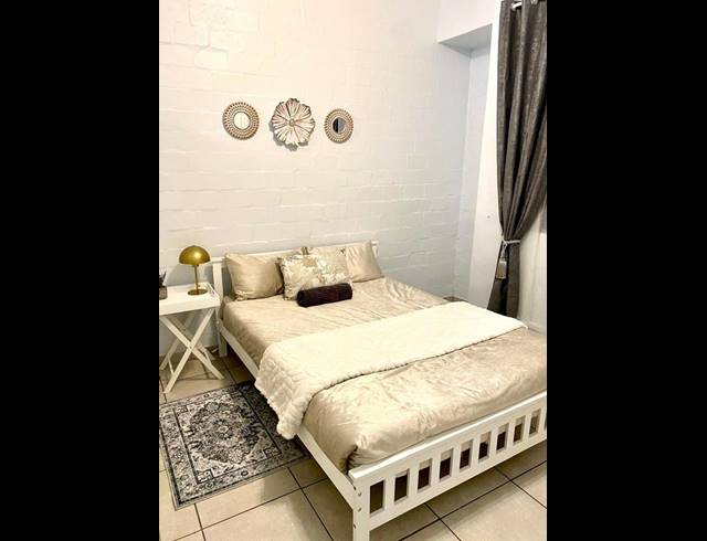 1 BEDROOM PROPERTY TO RENT IN WYNBERG